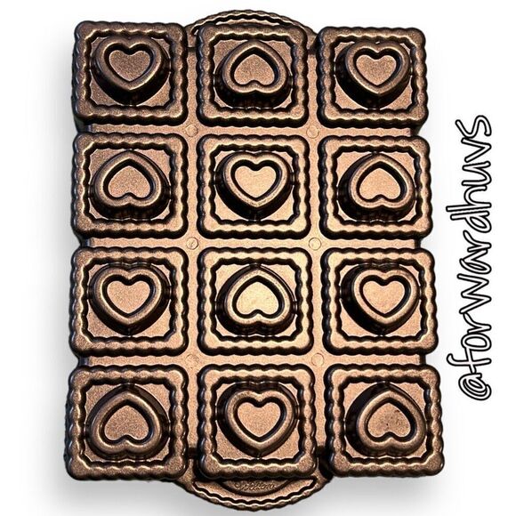 Wilton 12 Hearts Cake Pan - Non-Stick CAST ALUMINUM - Rectangle 12 x 9 1/2 x 2 - Picture 1 of 8